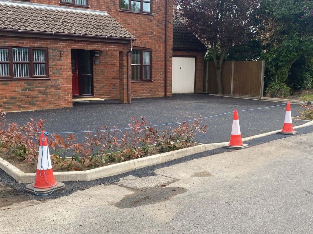 This is a newly installed tarmac driveway just installed by Ramsgate Driveways